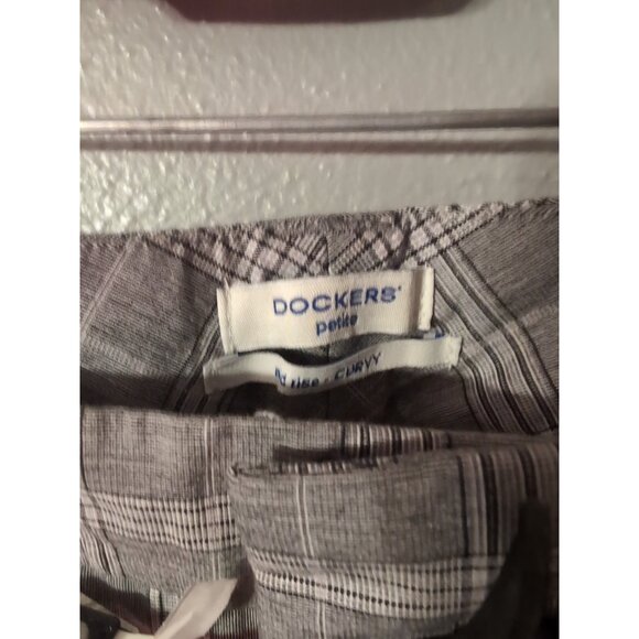 Dockers Petite Women's Plaid Mid Rise Curvy Belted Capri Pants Size 16P NWT - Picture 2 of 8
